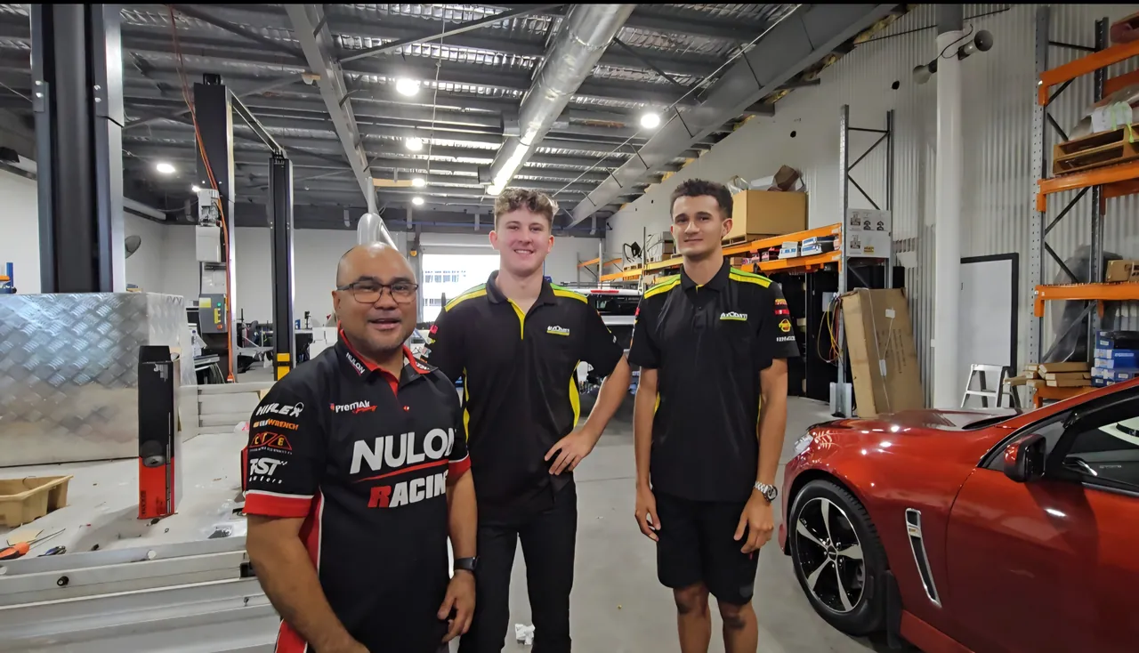 The local Autobarn team
